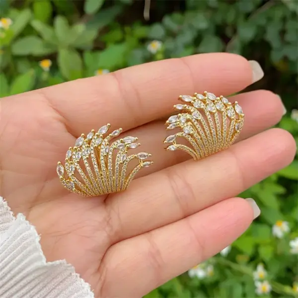 Wholesale 1 Pair Modern Style Classic Style Heart Shape Flower Inlay Copper Zircon 18K Gold Plated Ear Studs