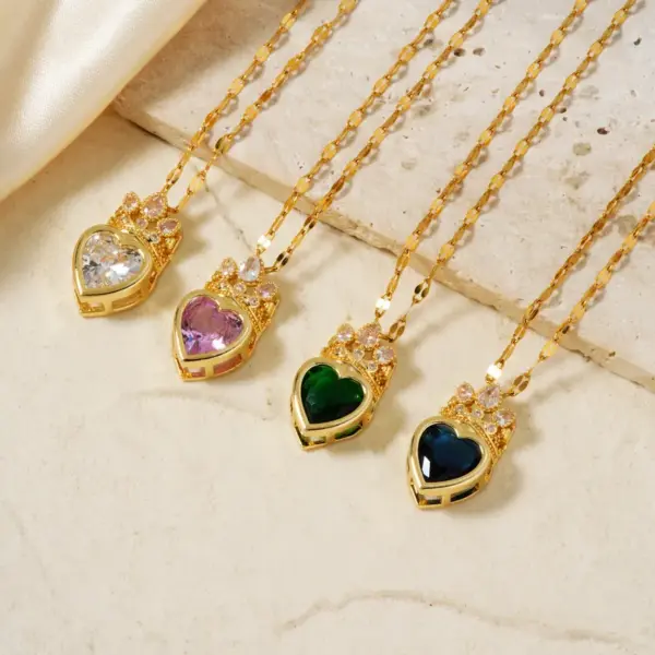 Wholesale Fashion Exquisite Crown Heart Shape Copper Inlaid With Zircon Pendant Necklace Trendy New Necklace