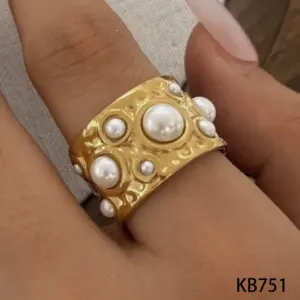 Gold ring KB751