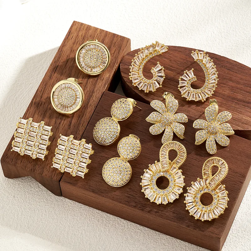 Wholesale Round Electroplated Stud Earrings For Women In Copper With 18K Real Gold Plated 0.03µm-0.05µm Thickness Featuring Zircon Inlay