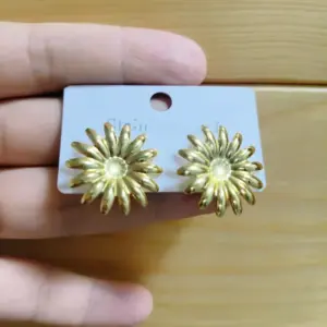 Gold Earrings090 / 18k
