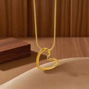 X06145-Twisted Heart-Necklace- Gold