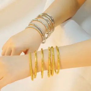 Wholesale PVD Coated 18K Gold Plated Solid Color Stainless Steel Simple Style Waterproof Non Tarnish 304 Stainless Steel Bangle