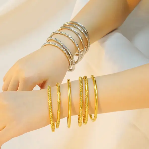 Wholesale PVD Coated 18K Gold Plated Solid Color Stainless Steel Simple Style Waterproof Non Tarnish 304 Stainless Steel Bangle