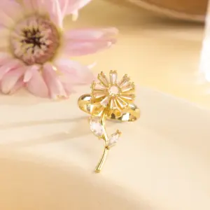 Jz94 Multi-Petal Sunflower Rotatable Ring / Gold