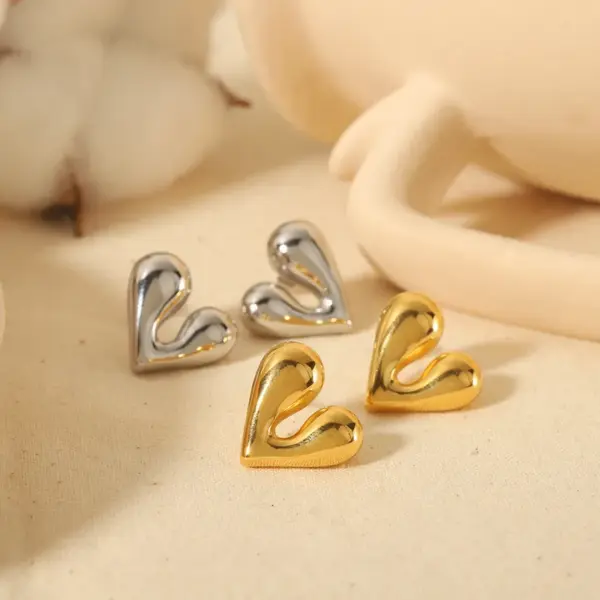 Wholesale PVD Coated Real Gold Plated Heart Shape 304 Stainless Steel Simple Style Waterproof Non Tarnish Ear Studs