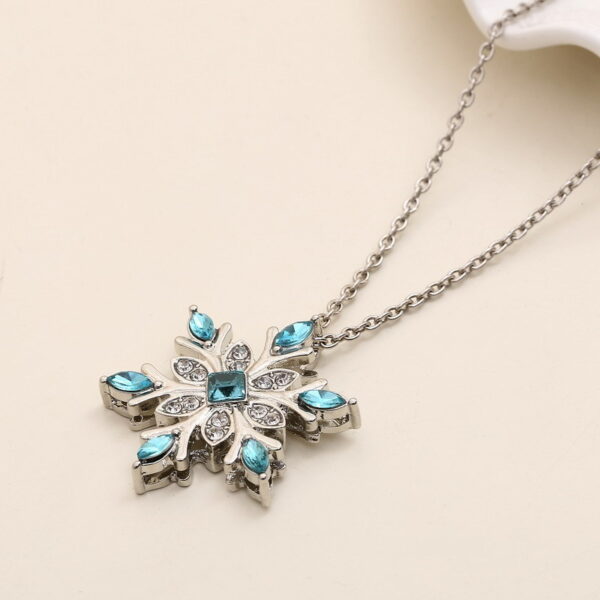 Wholesale Natural gemstone silver-plated zircon snowflake necklace Christmas gift pendant