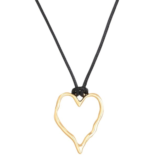 Wholesale Heart-shaped hollow pendant necklace