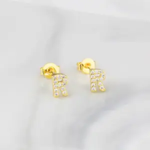 Gold / Letter R