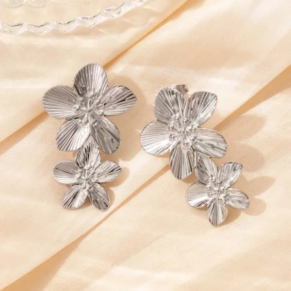 Wholesale Vintage Style Flower Flowers 304 Stainless Steel Ear Studs