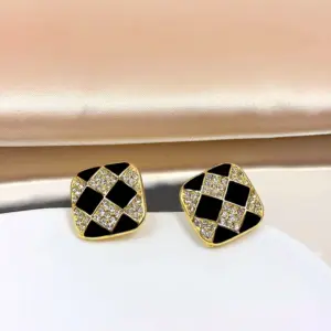 Ej0159 Black Rhombus Plaid Ear Clip
