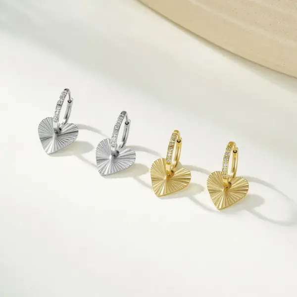 Wholesale Elegant Heart Shaped Stainless Steel Earrings With Embedded Diamonds Women's Fashion Jewelry Studs Classic Artistic Style