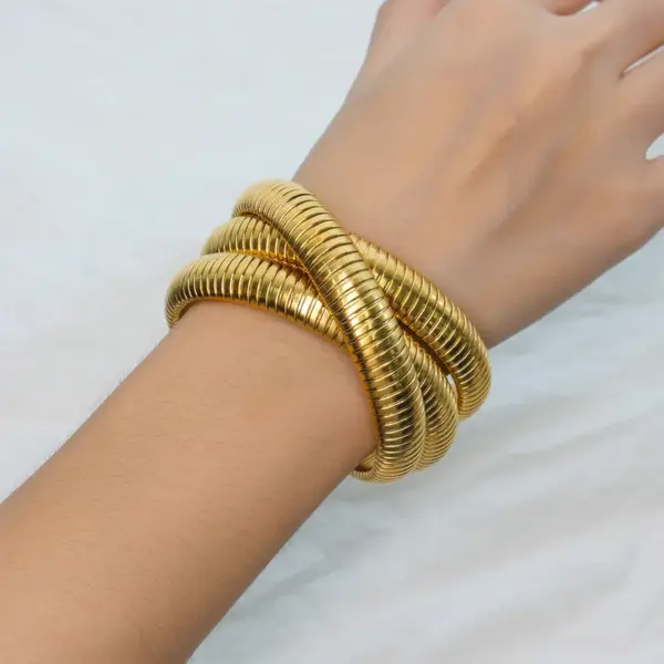 Wholesale PVD Coated 18K Gold Real Gold Plated Solid Color 304 Stainless Steel Simple Style Waterproof Non Tarnish 304 Stainless Steel Bangle