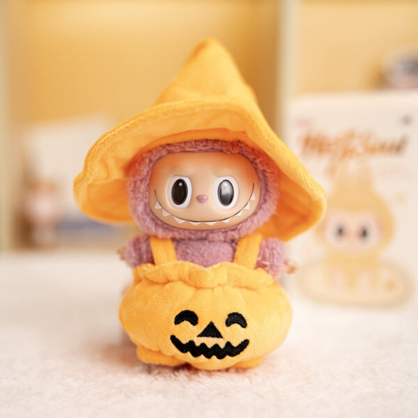 Wholesale Doll clothes keychains, Halloween hats, pumpkin costumes, and dress-up toys.