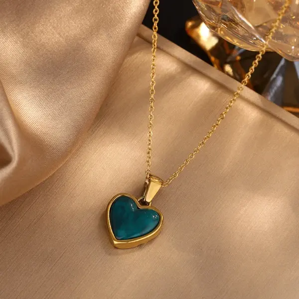 Wholesale 304 Stainless Steel Plastic Heart Shape Ion Plating (IP) 18K Gold Plated Princess Vintage Style Classic Style Waterproof Non Tarnish O-shaped Chain Lobster Trigger Clasp Closure Pendant Necklace