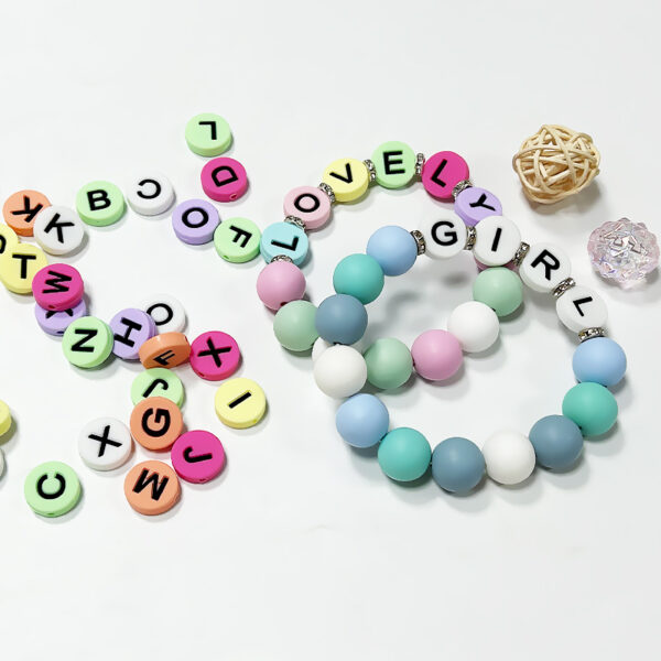 Wholesale Horizontal hole 26 letters bracelet silicone flat beads