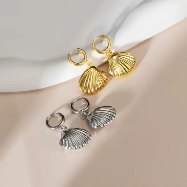 Wholesale 201 Stainless Steel 304 Stainless Steel Dolphin Heart Shape Banana Electroplated Golden Plated Basic Simple Style Waterproof Non Tarnish Plating Drop Earrings