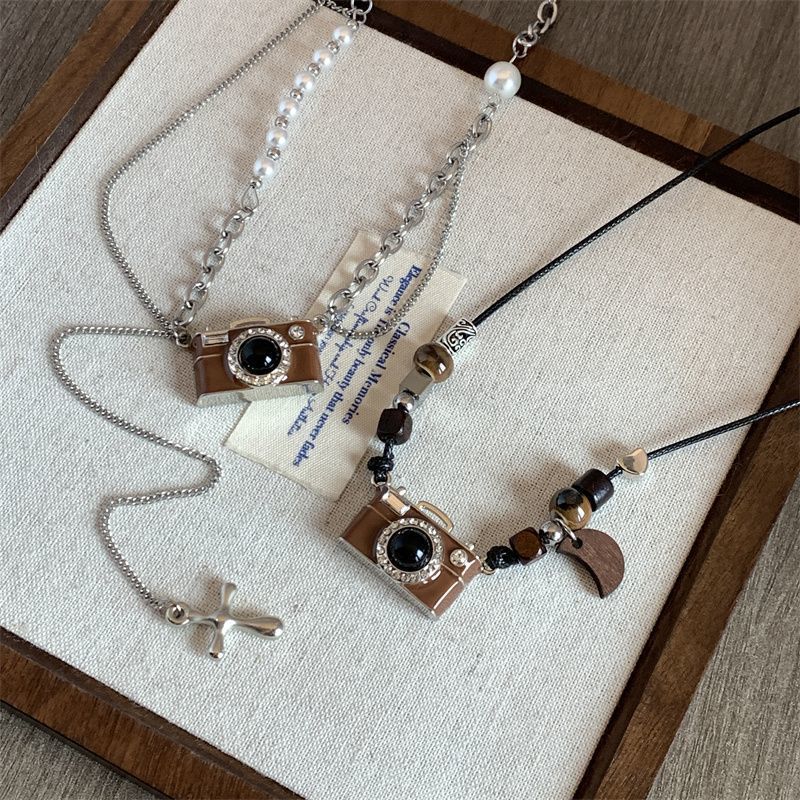 Wholesale Vintage Brown Camera Pearl Necklace Women's Light Luxury Niche Design All-match Unique Distinctive Long Chain Woolen Chain Aessories