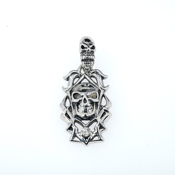 Wholesale European and American retro domineering diamond skull pendant titanium steel men's necklace hip hop personality punk style sweater chain