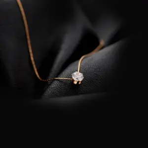 Six-Claw Single Diamond Necklace Rose