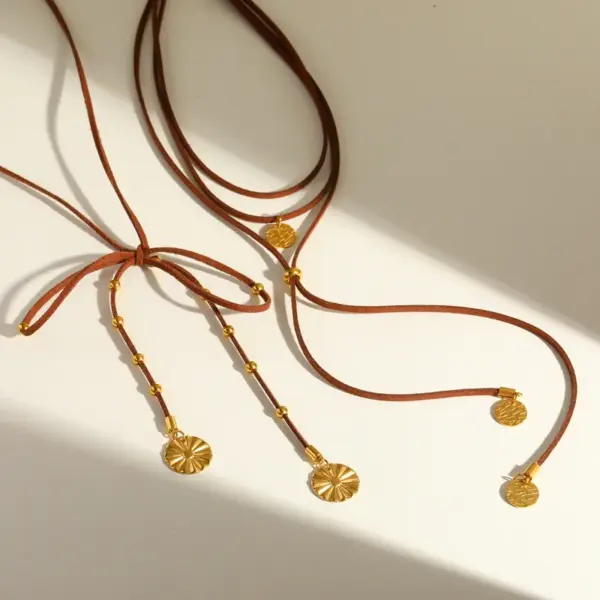 New Design 18K Gold Plated Stainless Steel Round Pendant Necklace New Velvet Necklace Geometric Pattern Classical Women Style