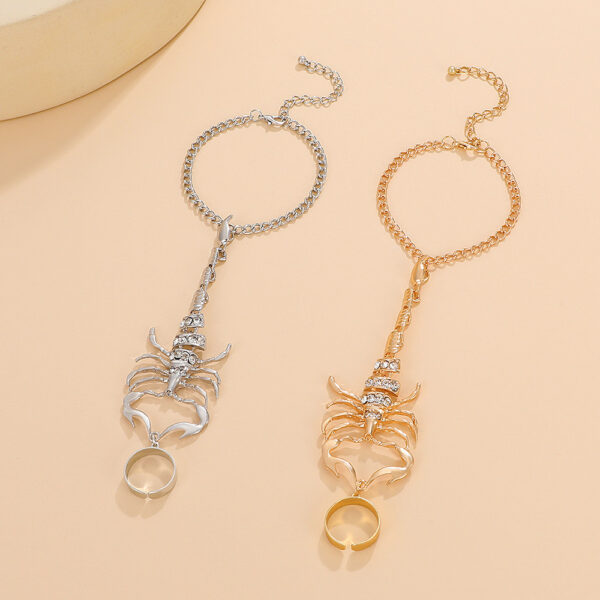 Wholesale European and American Exaggerated Scorpion Mittens Bracelet for Women, Sweet and Cool Sexy Micro-Encrusted Zircon Gemstone Stereo Scorpion Bracelet Single Trend