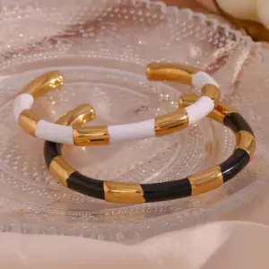 Wholesale 304 Stainless Steel C Shape Color Block PVD Coated Stone-Free 18K Gold Plated Real Gold Plated Simple Style Classic Style Waterproof Non Tarnish Enamel Plating White Gold Black Cuff Bracelets