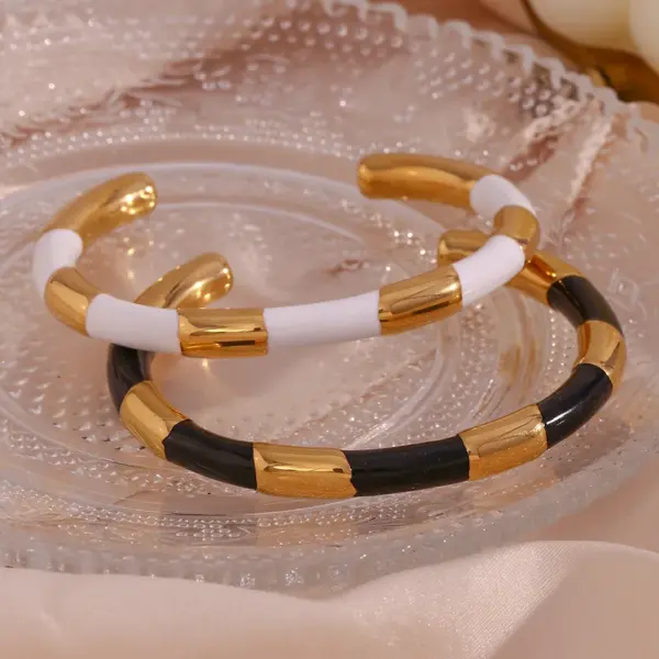 Wholesale 304 Stainless Steel C Shape Color Block PVD Coated Stone-Free 18K Gold Plated Real Gold Plated Simple Style Classic Style Waterproof Non Tarnish Enamel Plating White Gold Black Cuff Bracelets