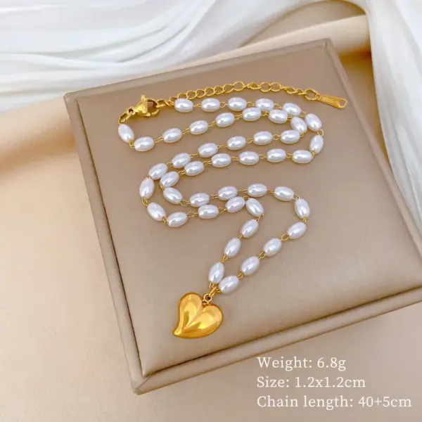 Wholesale Electroplating Golden Plated Heart Shape Titanium Steel Cute Classic Style Titanium Steel Pendant Necklace