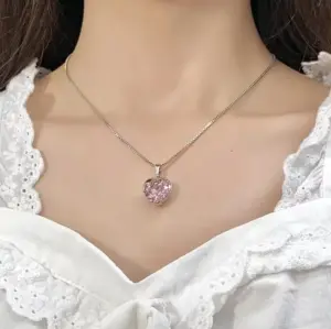 Lady Heart Shape Copper Artificial Gemstones Pendant Necklace In Bulk