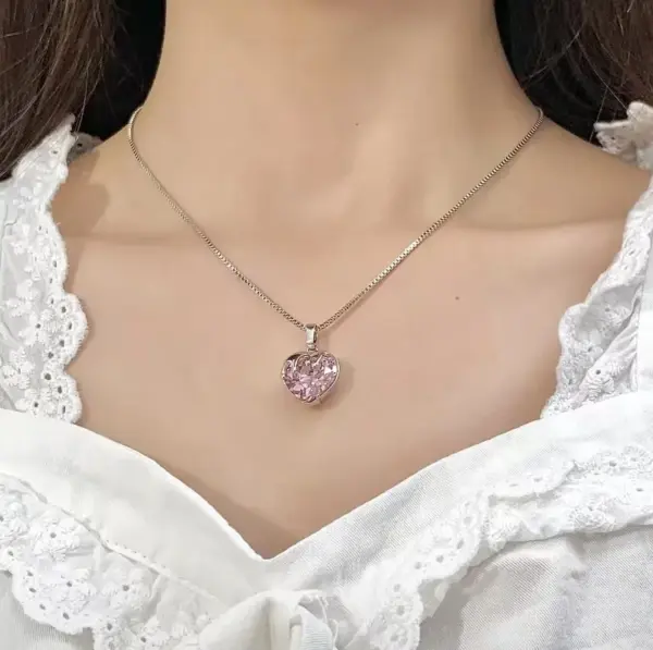 Lady Heart Shape Copper Artificial Gemstones Pendant Necklace In Bulk