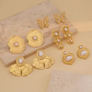 Wholesale Ion Plating (IP) 18K Gold Real Gold Plated Flower Butterfly 304 Stainless Steel Luxurious Simple Style Commute Waterproof Non Tarnish Ear Studs