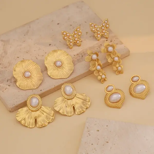 Wholesale Ion Plating (IP) 18K Gold Real Gold Plated Flower Butterfly 304 Stainless Steel Luxurious Simple Style Commute Waterproof Non Tarnish Ear Studs