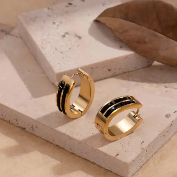 Wholesale PVD Coated Round Oval Heart Shape 304 Stainless Steel Vintage Style Simple Style Classic Style Waterproof Non Tarnish Earrings