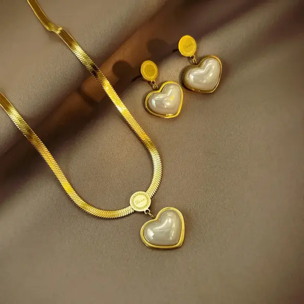Wholesale PVD Coated Real Gold Plated 18K Gold Heart Shape 304 Stainless Steel Elegant Simple Style Waterproof Non Tarnish Earrings Necklace