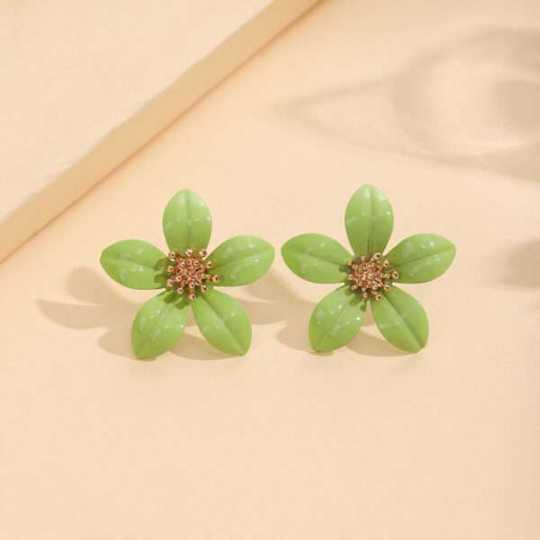 Wholesale 925 Silver Needle Spring and Summer New Arrival Flower Earrings Women's Sweet Girly Elegant Metal Spray-painted Five-leaf Flower Stud Earrings