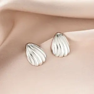 E1385-B (a Pair of Silver Ear Studs)
