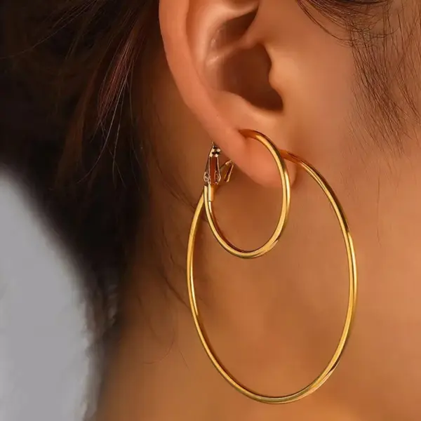 201 Stainless Steel Round Electroplating 18K Gold Plated Basic Simple Style Classic Style Earrings
