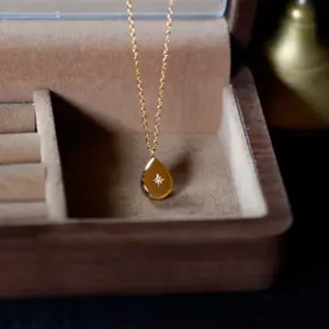 4 [Ah629] Drop-Shaped Necklace / Gold
