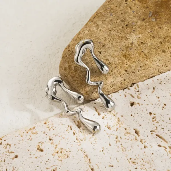Wholesale 304 Stainless Steel Solid Color PVD Coated Stone-Free 14K Real Gold Plated Classic Style Plating Gold Ear Studs