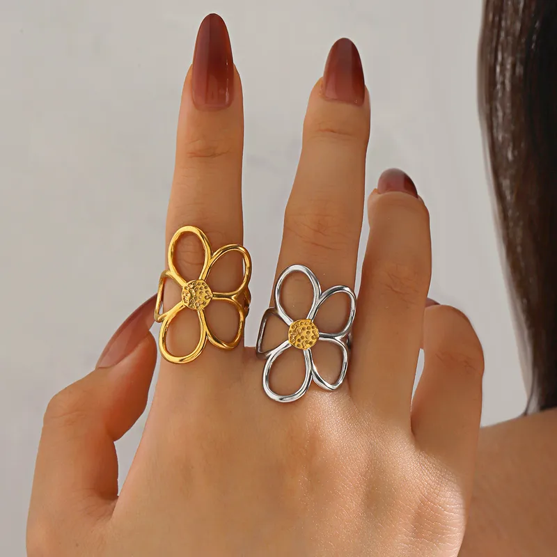 Wholesale Ion Plating (IP) 18K Gold Plated Flower 304 Stainless Steel Elegant Glam Hip-Hop Waterproof Non Tarnish Open Rings