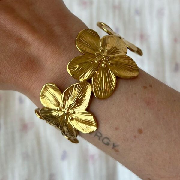 Wholesale European and American Cross-border New Fashion Exaggerated Creative Geometric Flower Opening Bracelet Iron Gold Mosaic Flower Women's Handpiece
