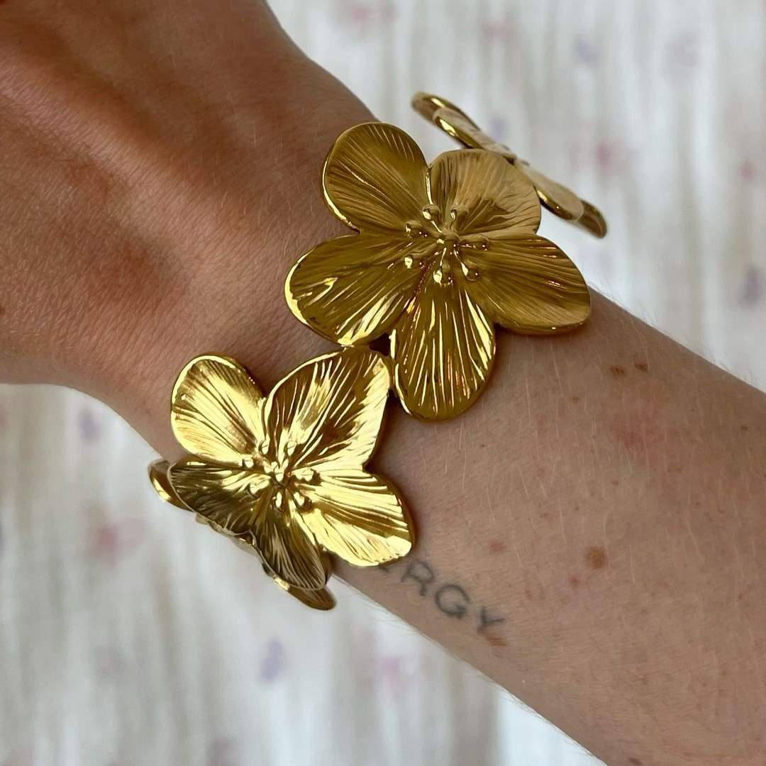 Wholesale European and American Cross-border New Fashion Exaerated Creative Geometric Flower Opening Bracelet Iron Gold Mosaic Flower Women's Handpiec