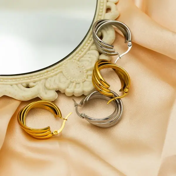 Wholesale PVD Coated 18K Gold Plated Semicircle Stainless Steel IG Style Commute Waterproof Non Tarnish Hoop Earrings
