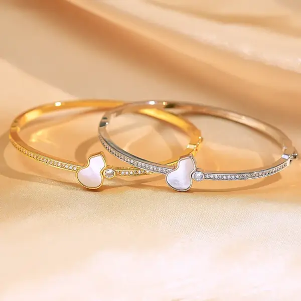 Wholesale Copper 18K Gold Plated Lady Inlay Geometric Zircon Bangle