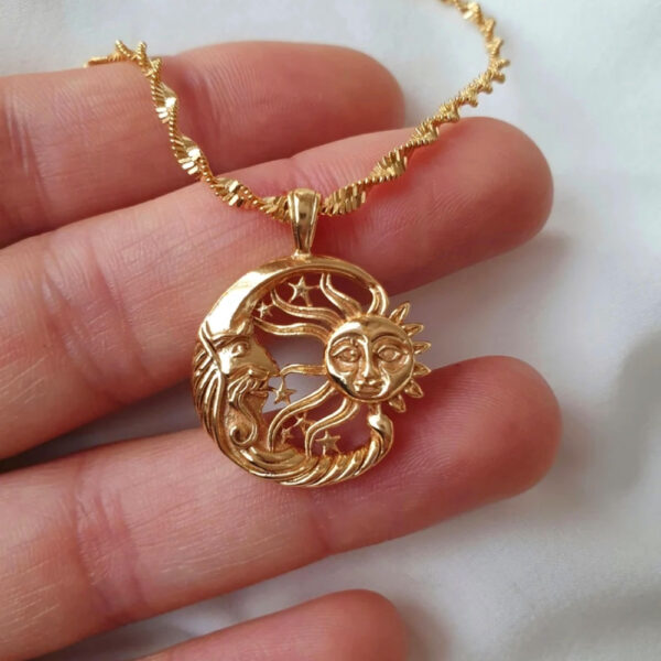 Wholesale Vintage-style diamond-encrusted sun and moon tarot card brass gold-plated clavicle chain, exquisite