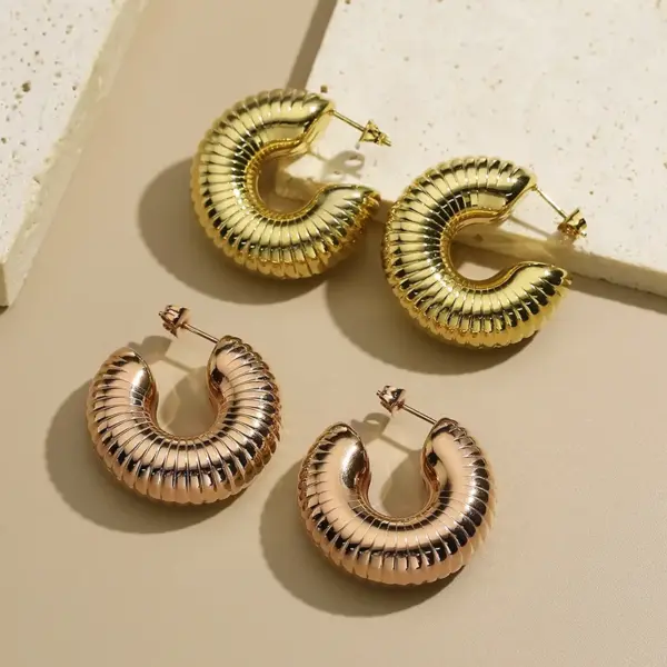 Wholesale 304 Stainless Steel C Shape Solid Color PVD Coated 18K Real Gold Plated Simple Style Waterproof Non Tarnish Plating Ear Studs