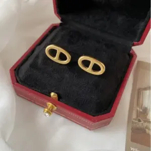 52 [Ag356] Pig Nose Ear Studs / Gold