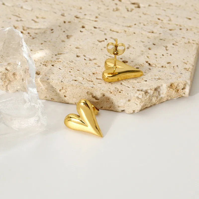 Wholesale PVD Coated Real Gold Plated 18K Gold Heart Shape 304 Stainless Steel Novelty Commute Waterproof Non Tarnish Ear Studs