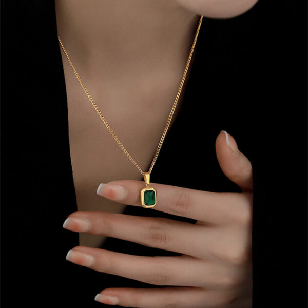 oly-18734517c6be53b71bd018fe6f8b782e Wholesale French simple emerald pendant necklace female niche design 1 light luxury high-grade clavicle chain jewelry